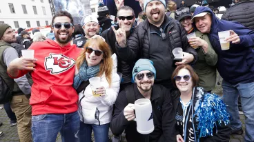 Football-Fans feiern in der Münchner Innenstadt während des Munich Game 2024