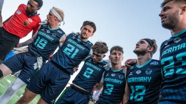 Die Spieler der deutschen Flag Nationalmannschaft im Huddle vor einem Spiel bei der WM