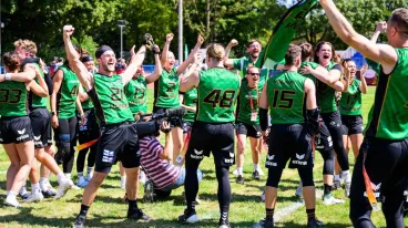 Die Munich Spatzen bejubeln ihren Meistertitel im Flag Football