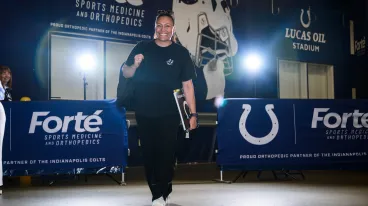Nadine Nurasyid kommt im Lucas Oil Stadium zu einem Spiel der Indianapolis Colts an