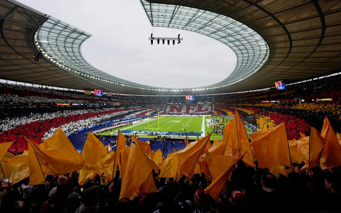 Der Innenraum des Berliner Olympiastadions während des NFL Berlin Game 2025 zwischen den Indianpolis Colts und den Atlanta Falcons