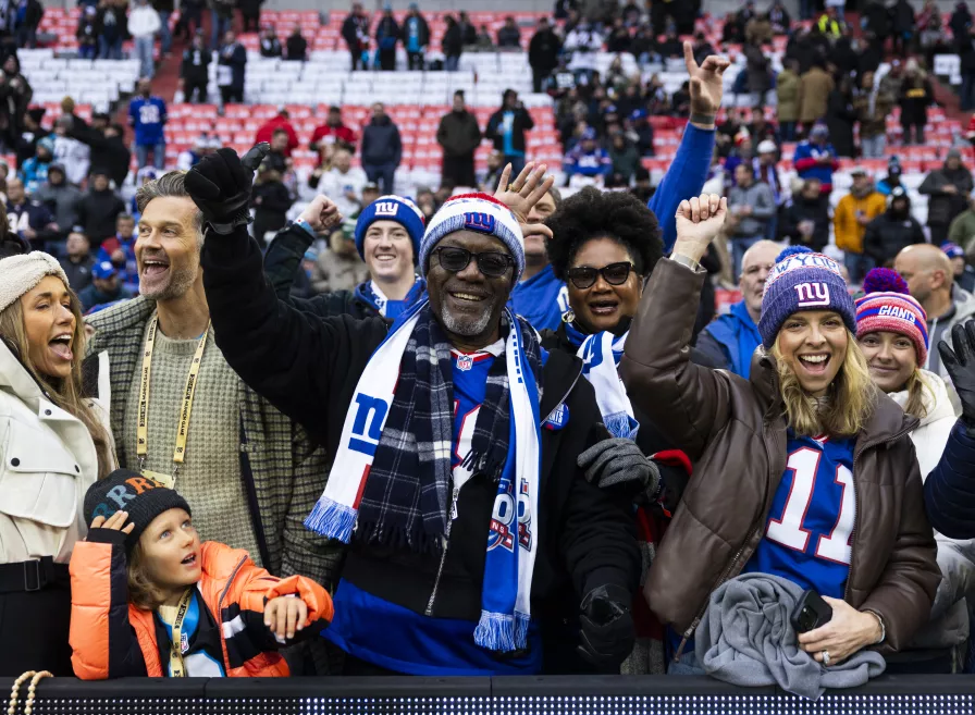 New York Giants Fans in der Allianz Arena beim NFL Munich Game 2024